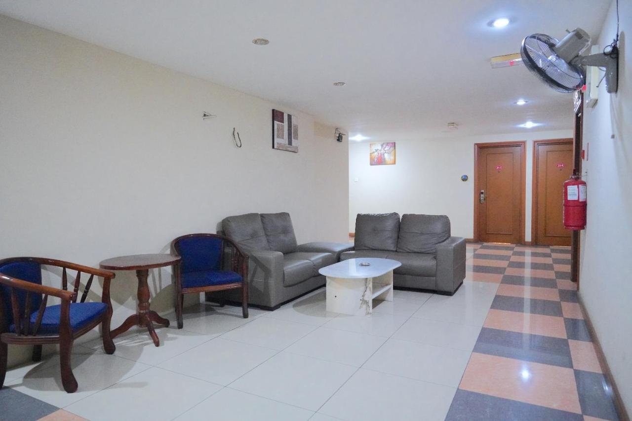 Oyo 89866 Houz Inn Bintulu Buitenkant foto