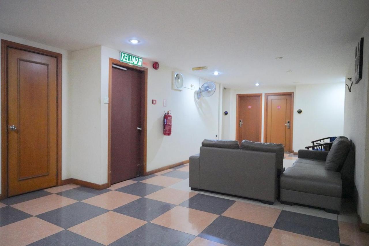 Oyo 89866 Houz Inn Bintulu Buitenkant foto
