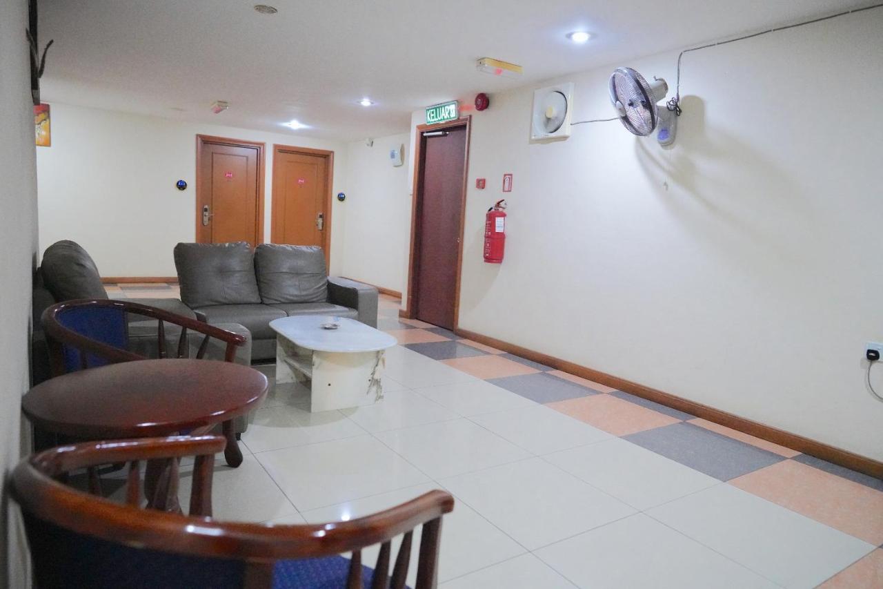 Oyo 89866 Houz Inn Bintulu Buitenkant foto